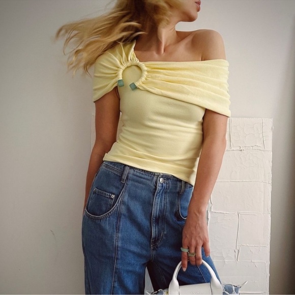 Zara Tops - Zara off the shoulder basic knit top